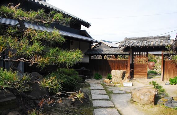 多摩市で植木の剪定や伐採をお考えなら安くて丁寧な山岸造園にご相談下さい